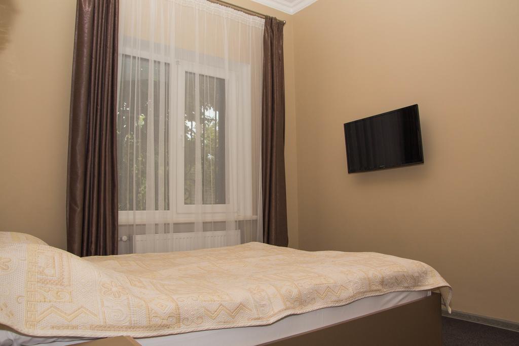 Yuzhniy Dvorik Aparthotel Odesa Exterior photo
