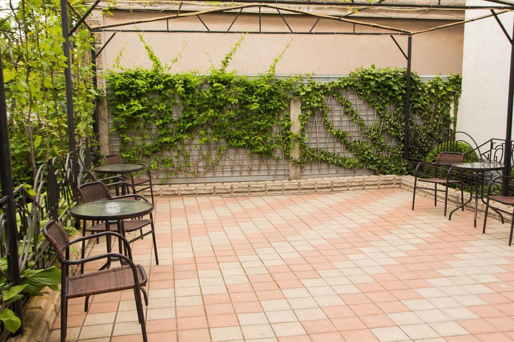 Yuzhniy Dvorik Aparthotel Odesa Exterior photo