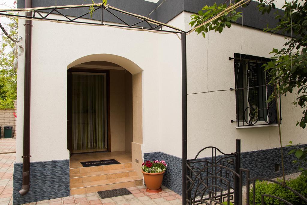 Yuzhniy Dvorik Aparthotel Odesa Exterior photo