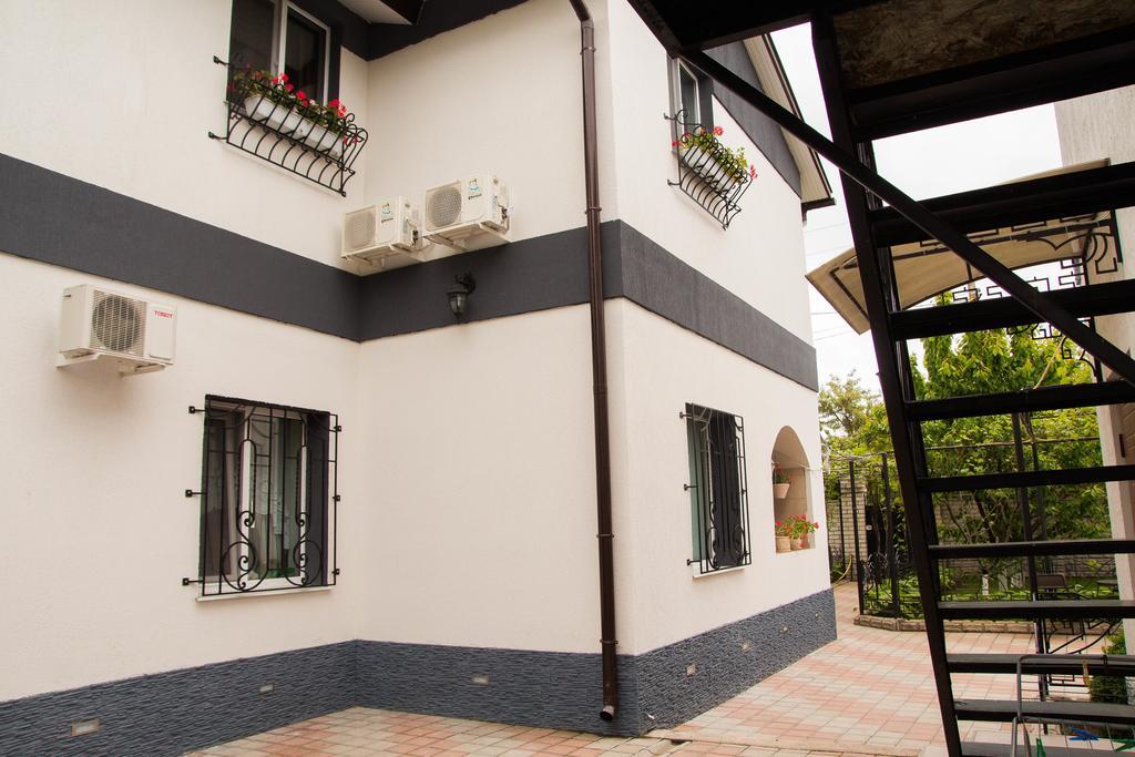 Yuzhniy Dvorik Aparthotel Odesa Exterior photo