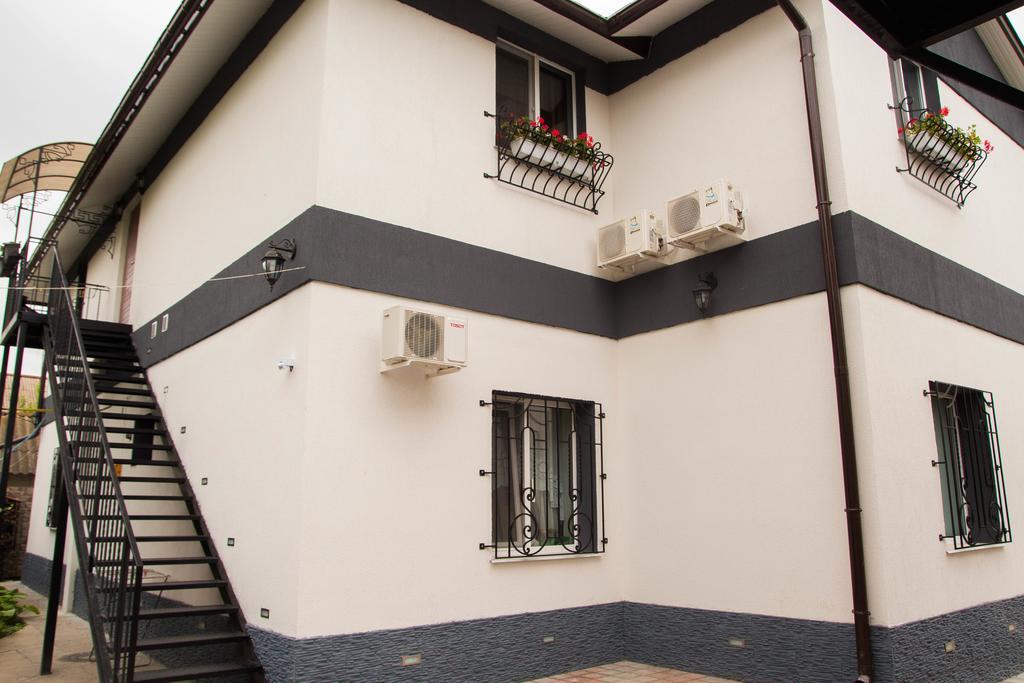 Yuzhniy Dvorik Aparthotel Odesa Exterior photo