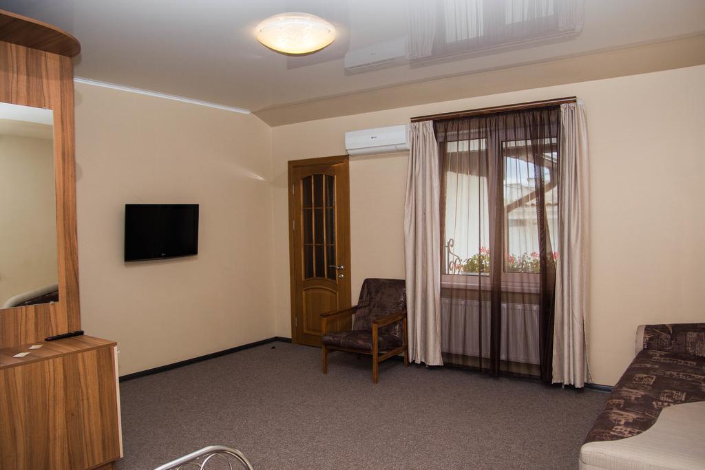 Yuzhniy Dvorik Aparthotel Odesa Exterior photo
