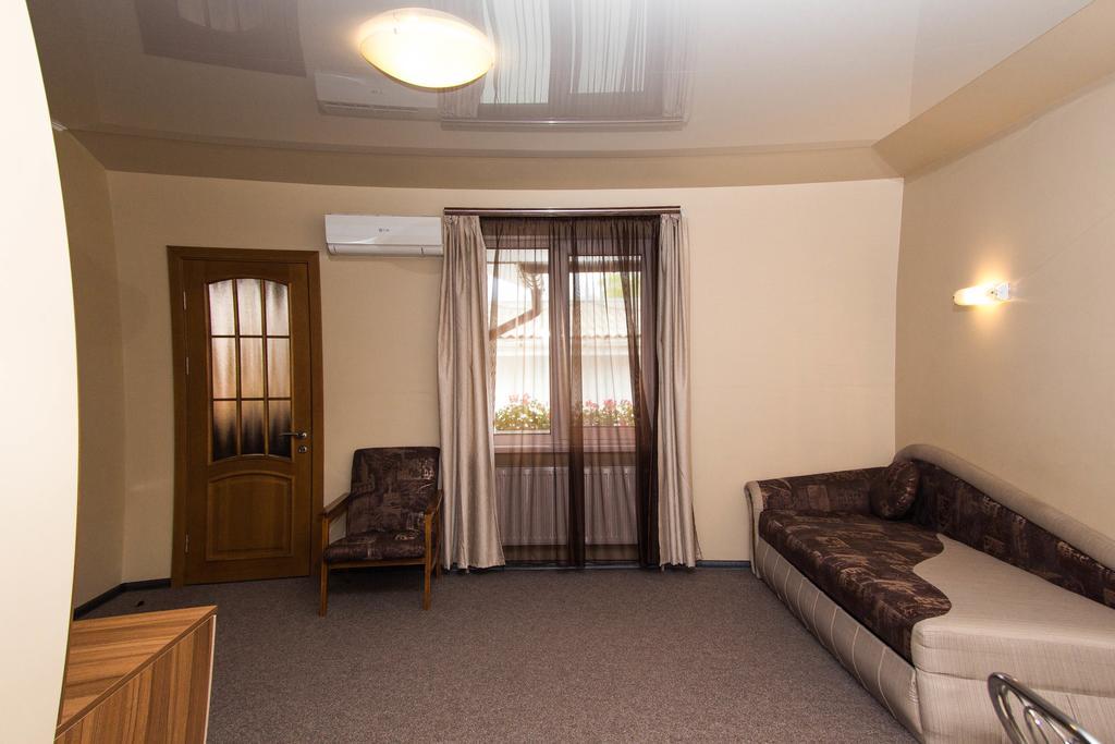 Yuzhniy Dvorik Aparthotel Odesa Exterior photo