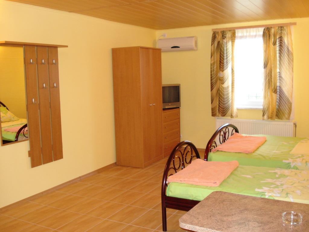Yuzhniy Dvorik Aparthotel Odesa Exterior photo